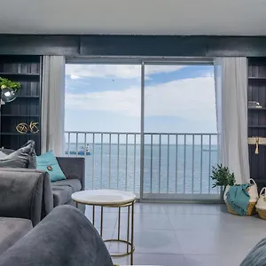 https://ocean-views-at-the-tower.hotelsochorios.net